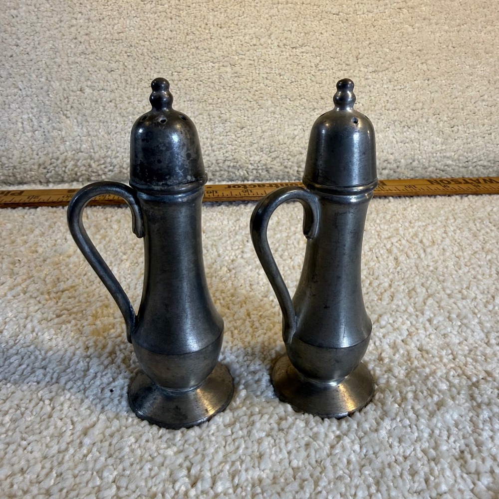 Antigue Oneida Heirloom Pewter Salt and Pepper Shaker Vintage Cottagecore Patina